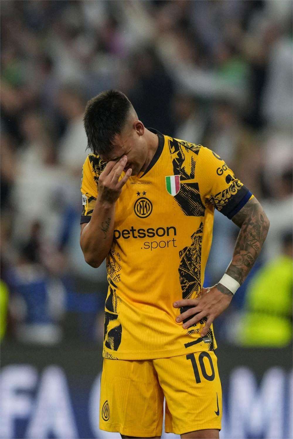 法甲窗口期走向成谜曼联今晨再遭质疑，网友：清晨波尔图调整名单以备德国杯的简单介绍